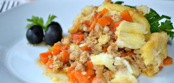 Праздничный пирог с овощами, фаршем и картофелем