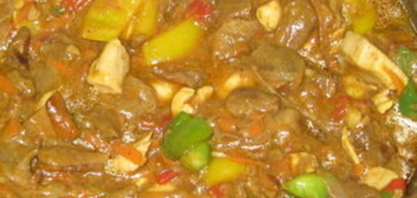 Белые грибы с грудинкой и овощами