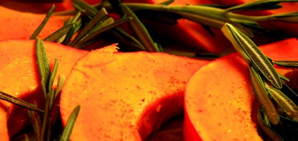 Печеная тыква с розмарином и морской солью