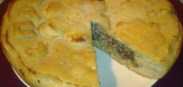 Пирог с консервированной сайрой из картофельного дрожжевого теста