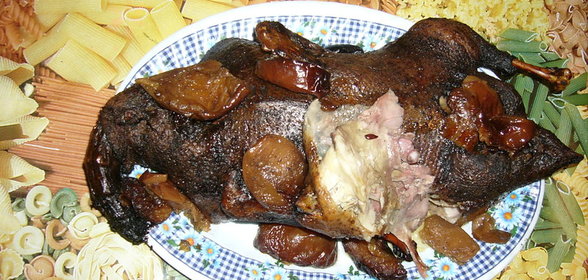 Утка, утомлённая с яблоками