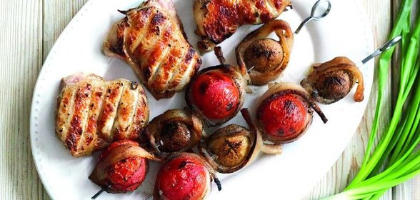 Куриные бедрышки в остром маринаде из мацони с фиолетовым базиликом