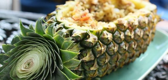 Праздничный Ананас с рисом и курицей