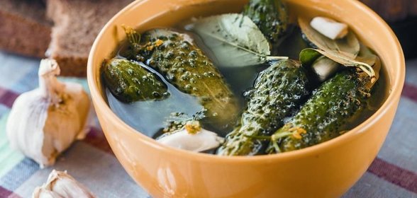 Малосольные огурчики с хреном