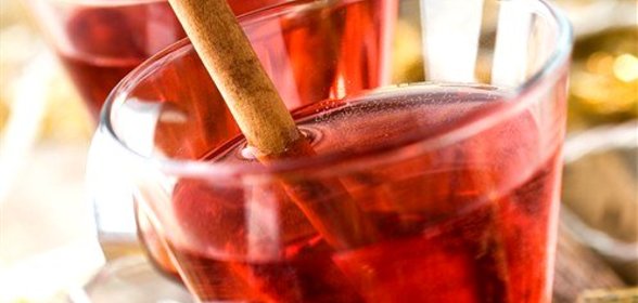 Датский рождественский глогг с миндалем, изюмом и водкой