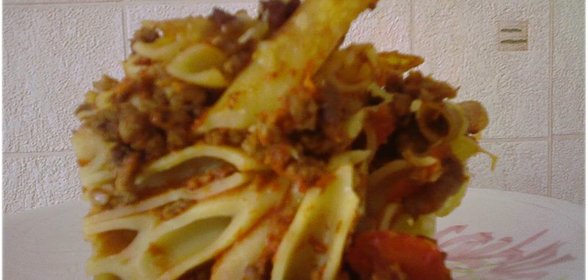 Макаронная запеканка с фаршем и томатом