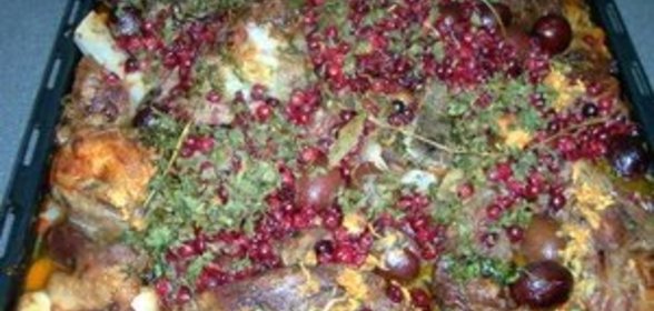 Говядина с овощами, сливой и клюквой