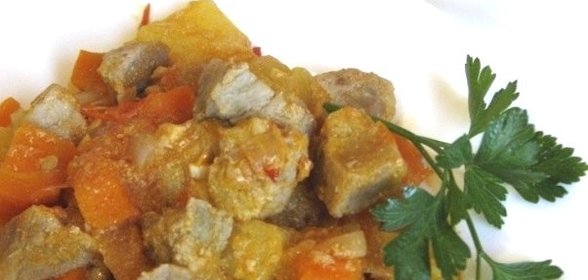 Тушеная свинина с кабачками в мультиварке