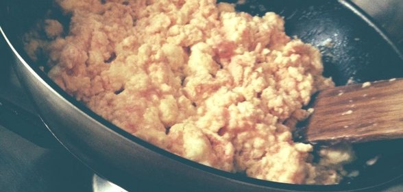 Нежный омлет с помидорами