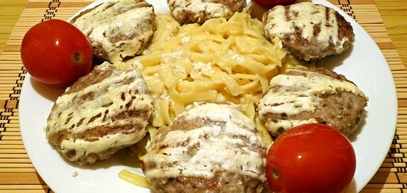 Гречаники в сметанном соусе по-домашнему