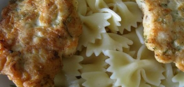 Канапе с зеленым салатом килькой и яичными желтками