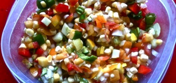 Сальса с персиками и кукурузой