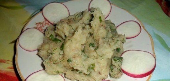 Картофельное пюре с тушенкой