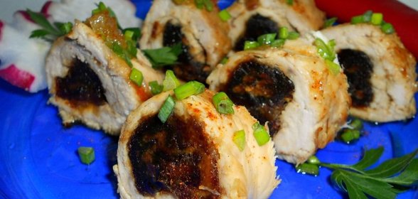 Куриные рулетики с финиками