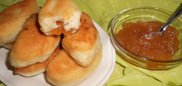 Жареные пирожки с повидлом