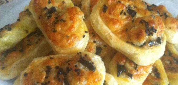 Пальмито из слоеного теста