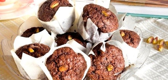 Шоколадные маффины с фисташками