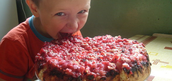 Пирог с красной смородиной