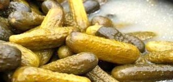 Огурцы в бочке