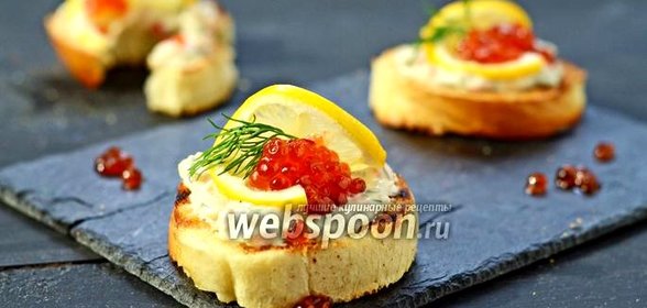 Тосты с креветками и икрой