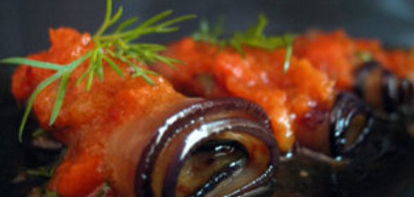 Баклажаны под густым соусом из помидоров