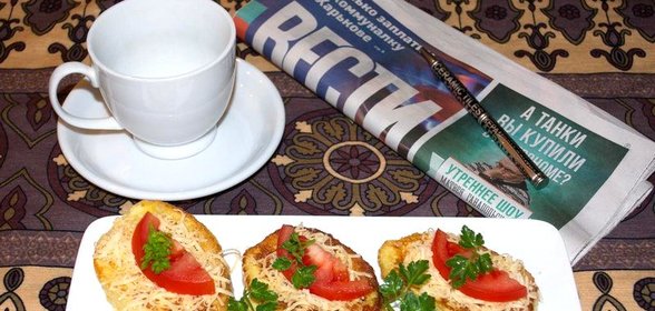 Гренки на французский манер с овощами и сыром