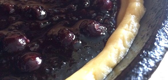 Песочный пирог со смородиновым вареньем