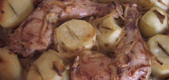 Курица запеченая с картошкой в маринаде