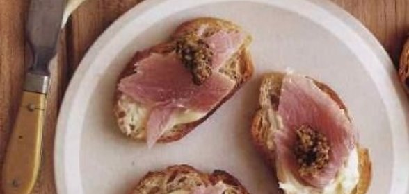 Бутерброды с сыром бри и ветчиной