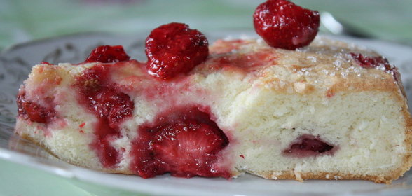 Бисквитный пирог с клубникой №2