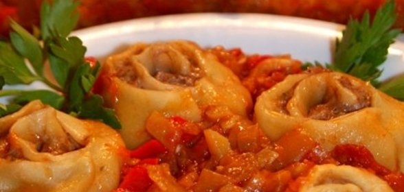 Ленивые вареники на овощной подушке.