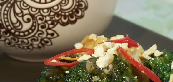 Жаркое из брокколи с тофу