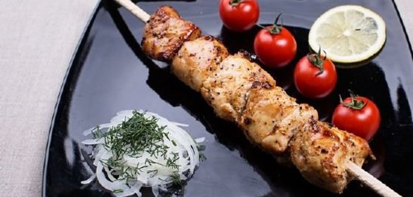 Шашлык из курицы в чесночно-луковом маринаде