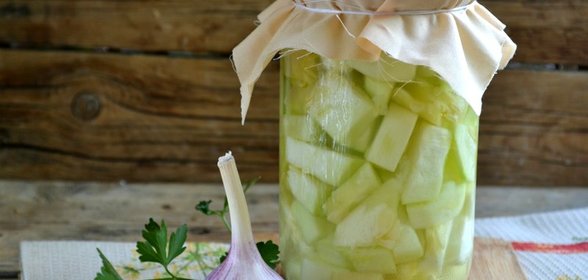 Кабачки в чесночном соусе на зиму