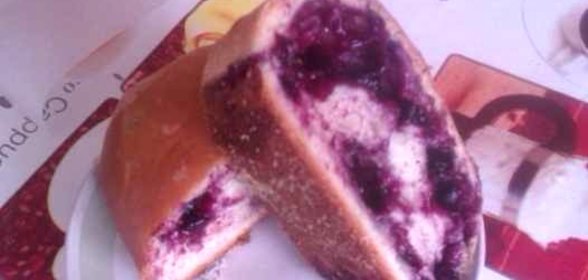 Рулет с голубикой