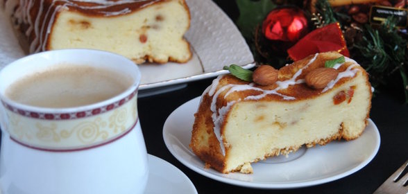 Сырник с ягодами годжи и марципановой глазурью