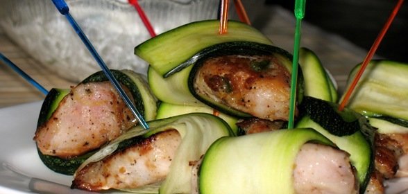 Цуккини-рулончики с куриной грудкой-чили