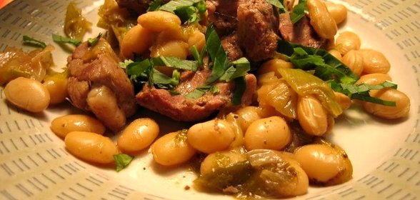 Баранина с фасолью и пореем