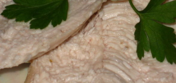 Отварная куриная грудинка