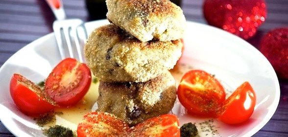 Котлетки из баклажанов с сырной начинкой