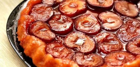 Тарт татен со сливами