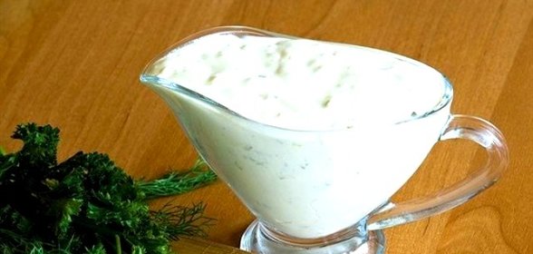 Сметанный соус с чесноком