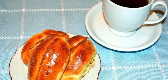 Пирожки с вишневым вареньем