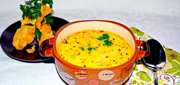 Сырный суп с ветчиной и сырными палочками во фритюре