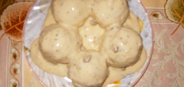 Кнедлики с соусом