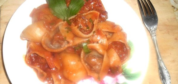 Фаршированные макароны в томатном соусе