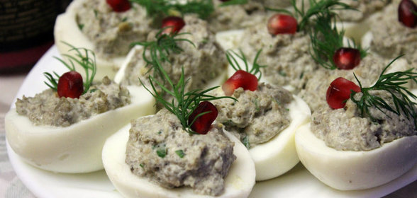 Яйца, фаршированные шампиньонами