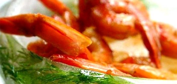 Жгучие креветки в ледяной пиале