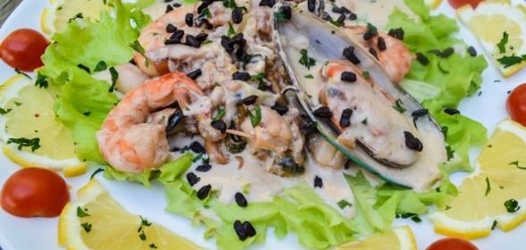 Воздушный пирог из белков и варенья