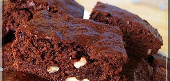 Брауни с бананами и орехами